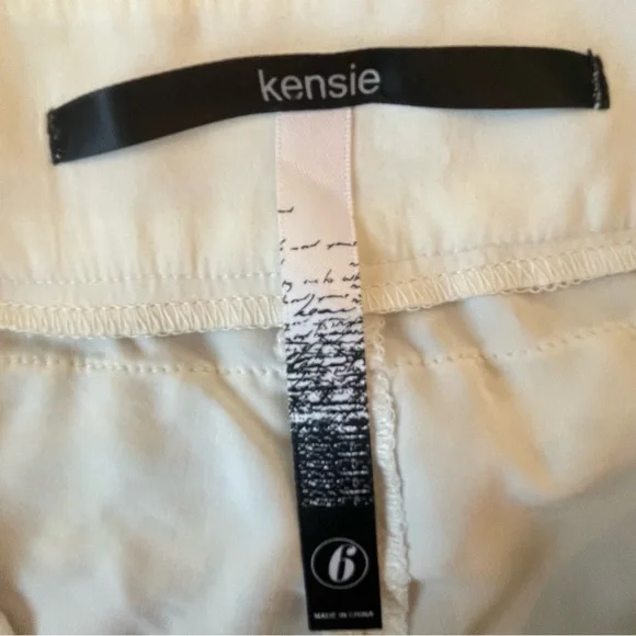 Cream/Off-White Lace ruffle shorts - Picture 3 of 3